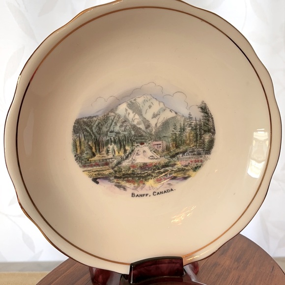 Banff, Canada teacup and saucer - Picture 3 of 8